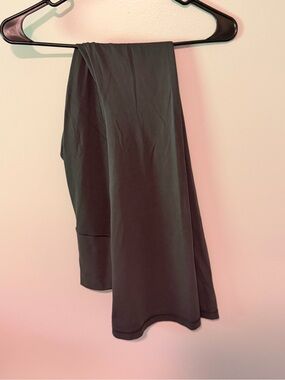 High-Rise Black Leggings — Sleek Everyday Comfort